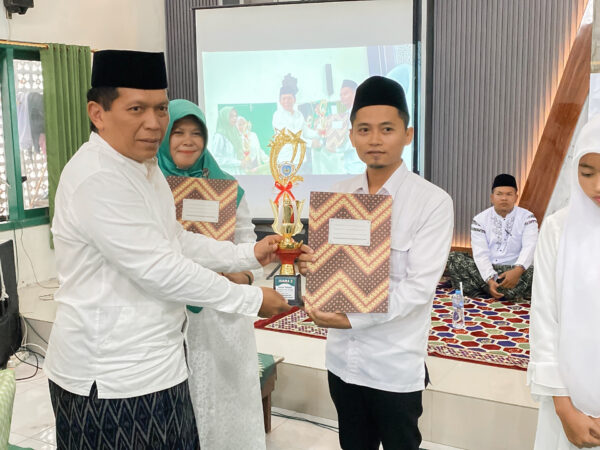 Juara terbaik ke 2 Penulisan Puisi Akrostik